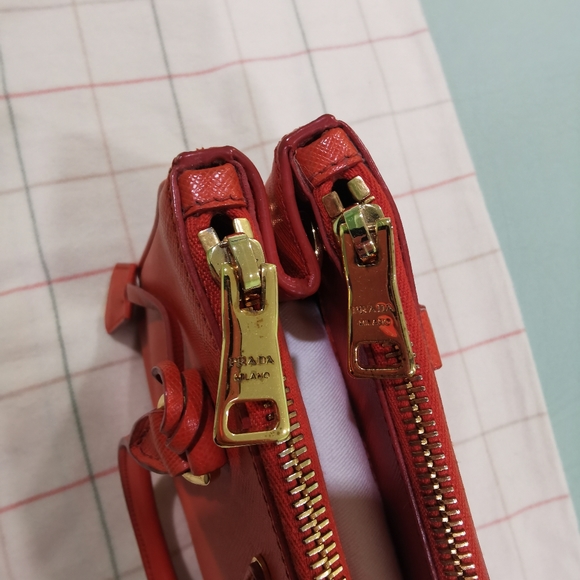 (Sold off PM)100% Authentic Prada Galleria Saffiano leather - Picture 3 of 16